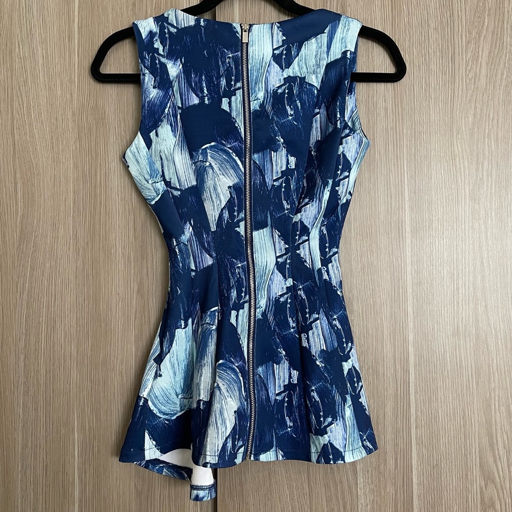 NWOT H&M Womens Blue Asymmetrical Hem Zipper Back Sleeveless Peplum Top - Picture 2 of 4